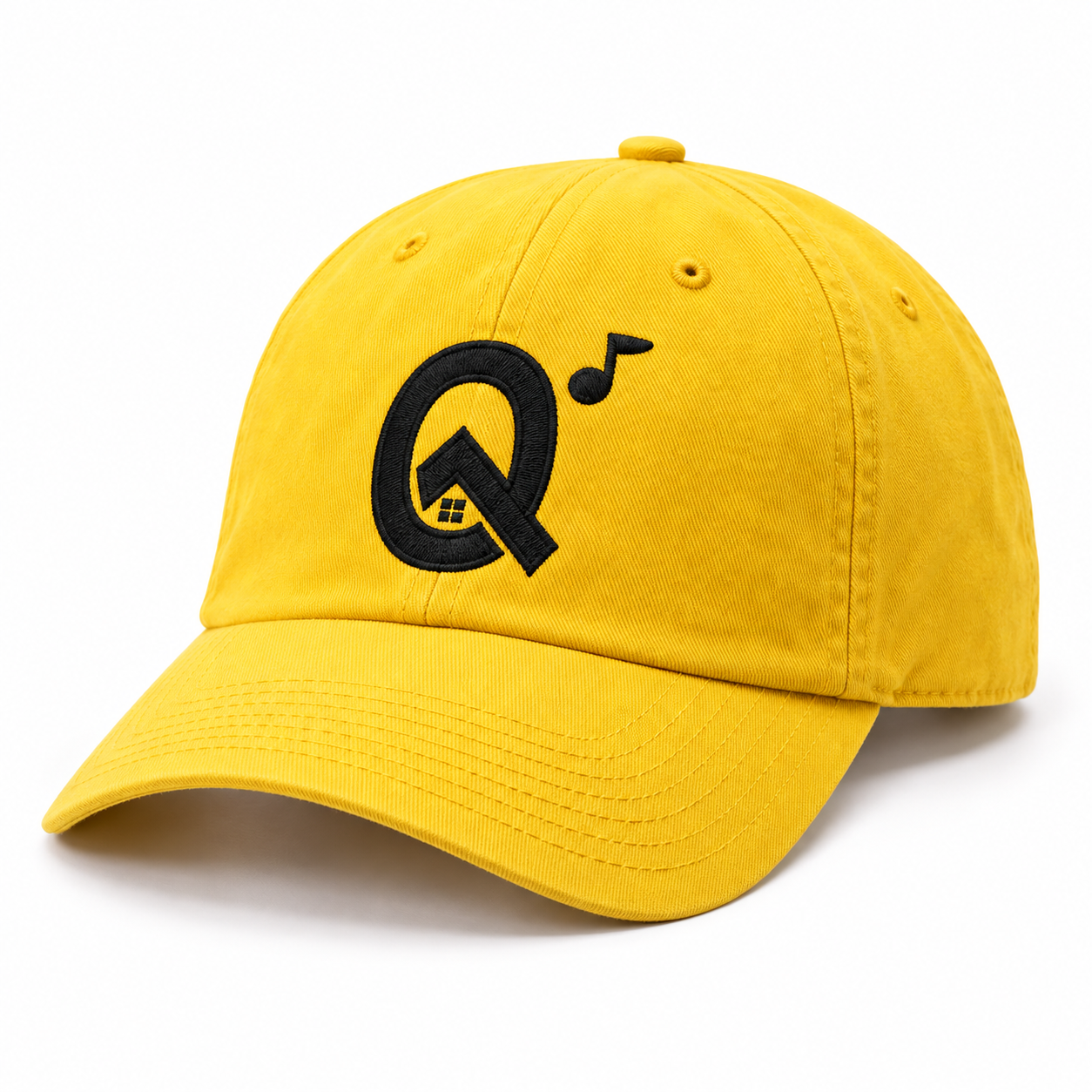 Boné Batuq Símbolo — Amarelo, símbolo q com casa e nota musical bordado em preto, em fundo branco.